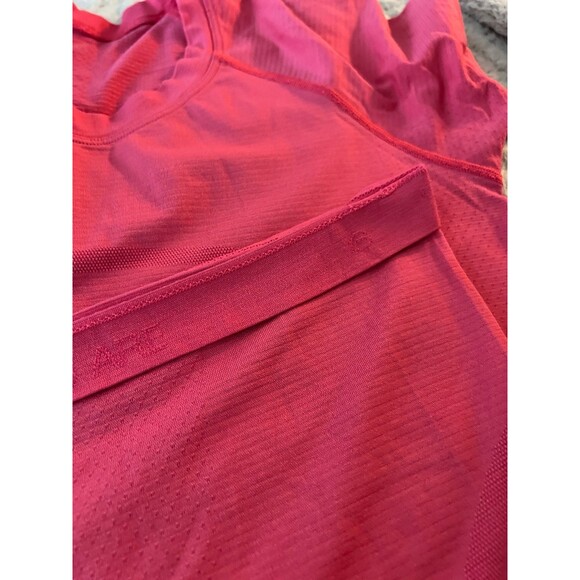 Lululemon Swiftly Tech Short Sleeve Red - Picture 3 of 3